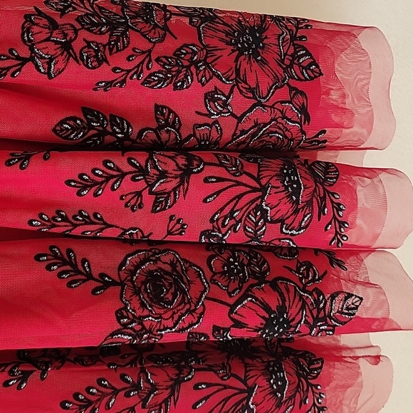 KNITSWORKS Red and Black Floral Sleeveless Dress. Size 7. Special Occasion. - Picture 5 of 15